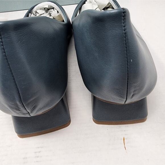 C. Paravano Teal Blue Low Heels Block Heel Pointed Toe Women's Size 9  New - Picture 10 of 11